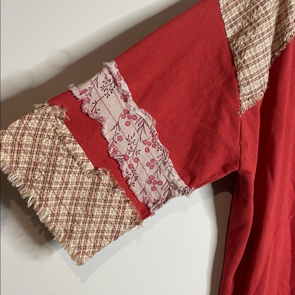 Easel | Women’s Heart Peace Sign Boho Patchwork Top Size 1X - Picture 4 of 7